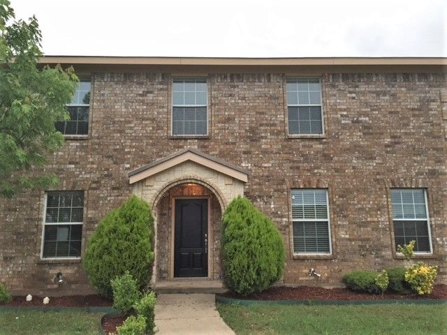 850 Smokey Oak St, Lancaster, TX 75146