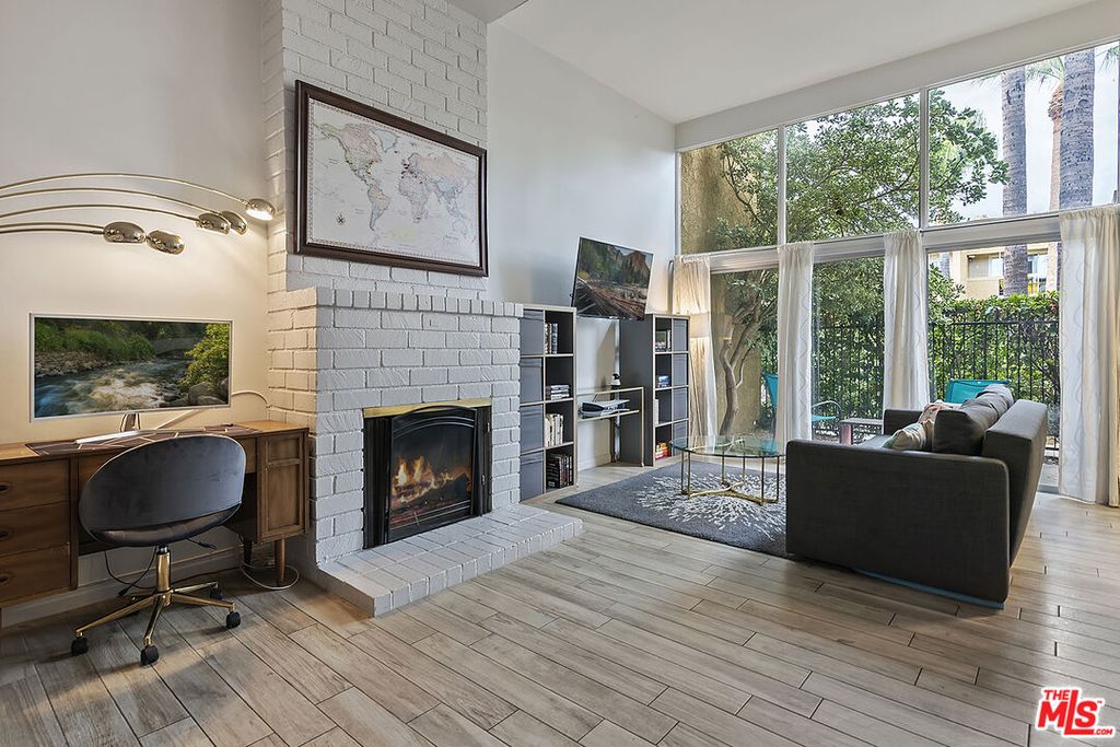 5409 Yarmouth Ave #7, Encino, CA 91316