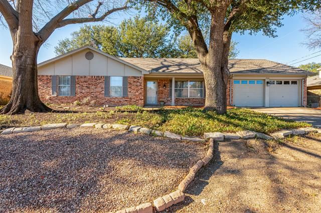 5521 Pleasant Meadow Dr, North Richland Hills, TX 76180