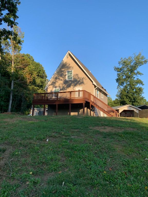 3306 Big Cove Ln, Louisville, TN 37777