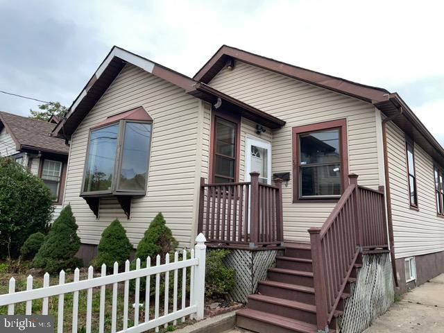 58 New Cedar Ln, Trenton, NJ 08610