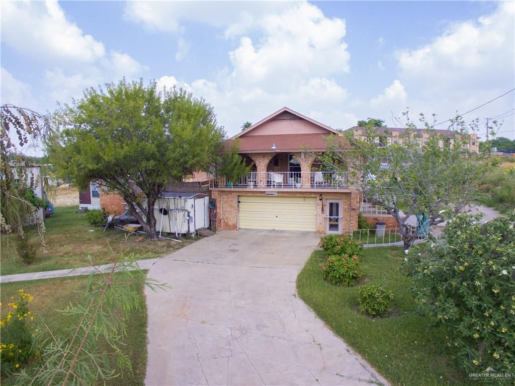 197 Madison Ave, Zapata, TX 78076