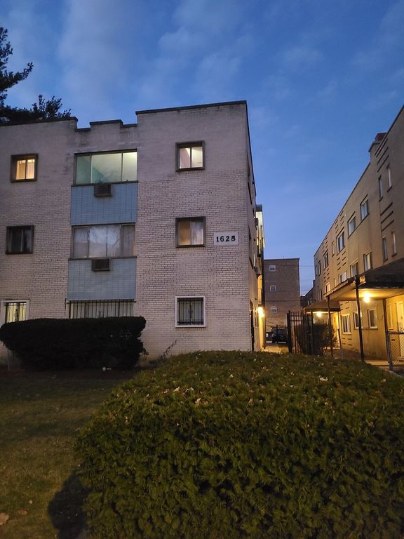 1628 W Touhy Ave #201, Chicago, IL 60626
