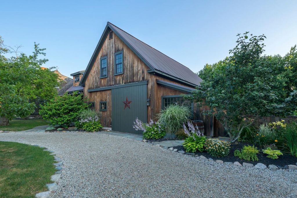 205 Wallis Rd, Rye, NH 03870