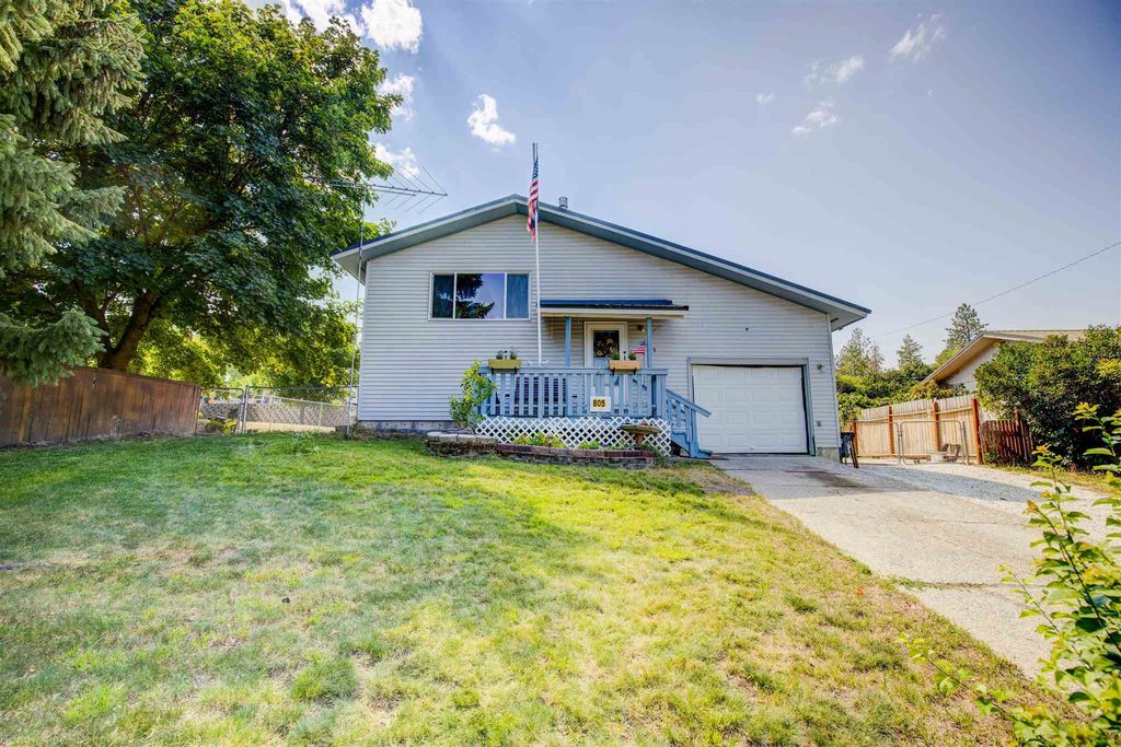 805 N Bernard St, Chewelah, WA 99109