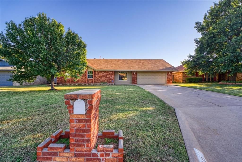 1420 Savannah Cir, Altus, OK 73521