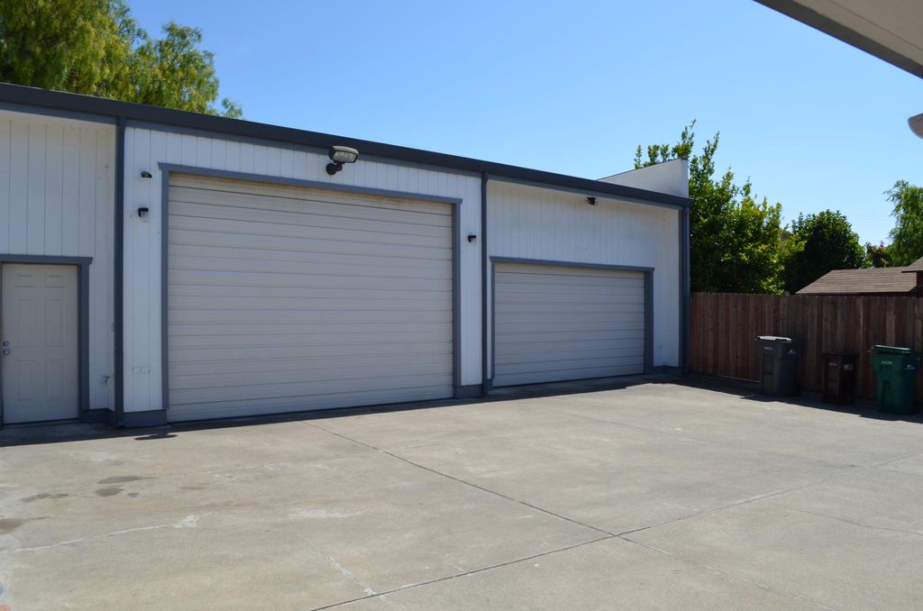 895 Harmony Dr, Hayward, CA 94541