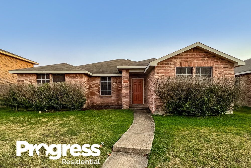 1038 Graystone Dr, Lancaster, TX 75134