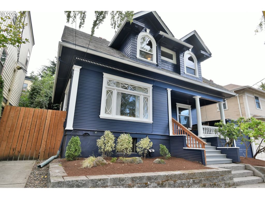 1916 SE Alder St, Portland, OR 97214