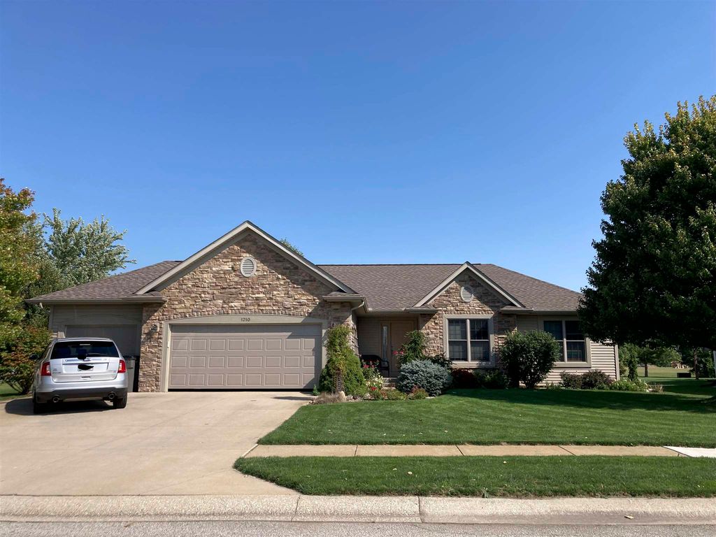 1210 Mintcrest Dr, Goshen, IN 46526