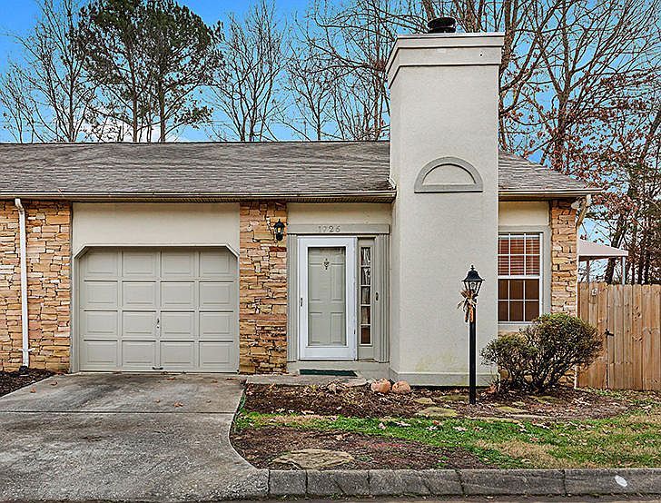 1726 Stone Hedge Dr, Knoxville, TN 37909