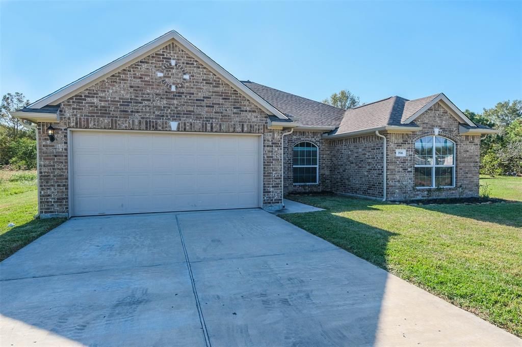 3516 12th St, Bay City, TX 77414