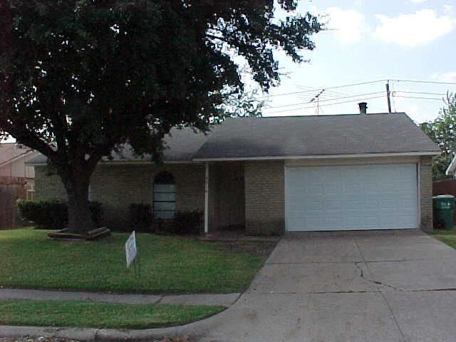 5816 Maple Ln, Rowlett, TX 75089
