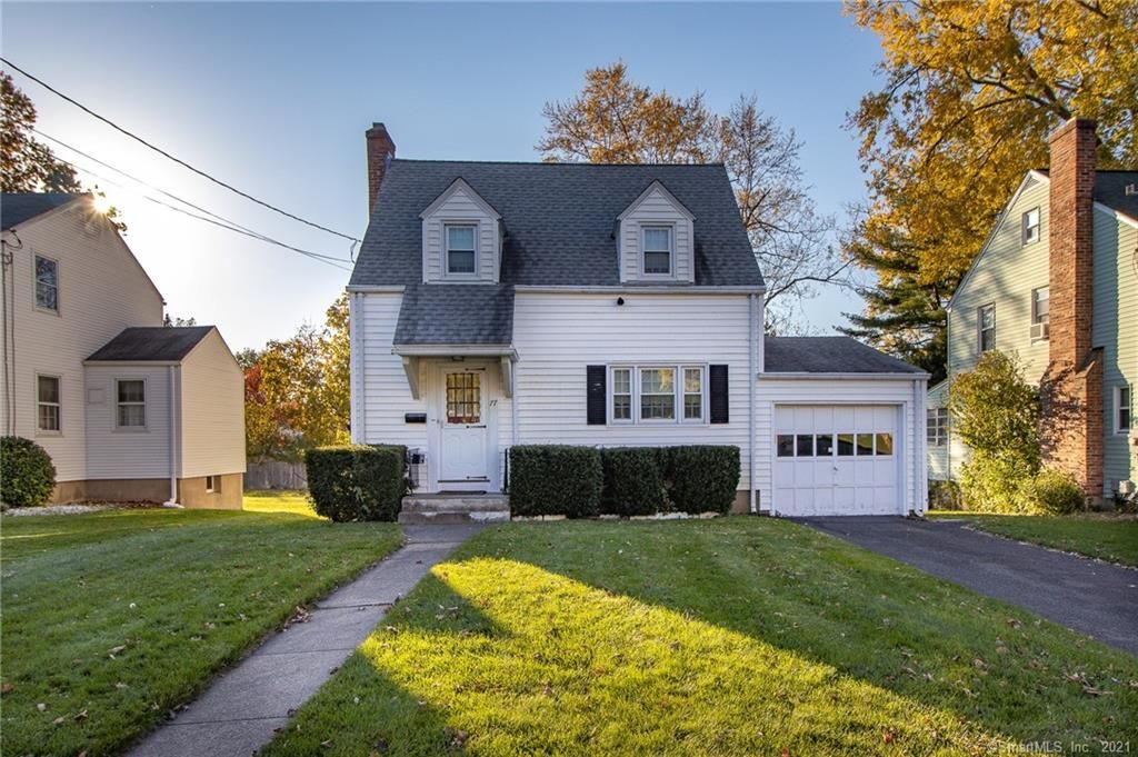 77 Goodrich Dr, Wethersfield, CT 06109