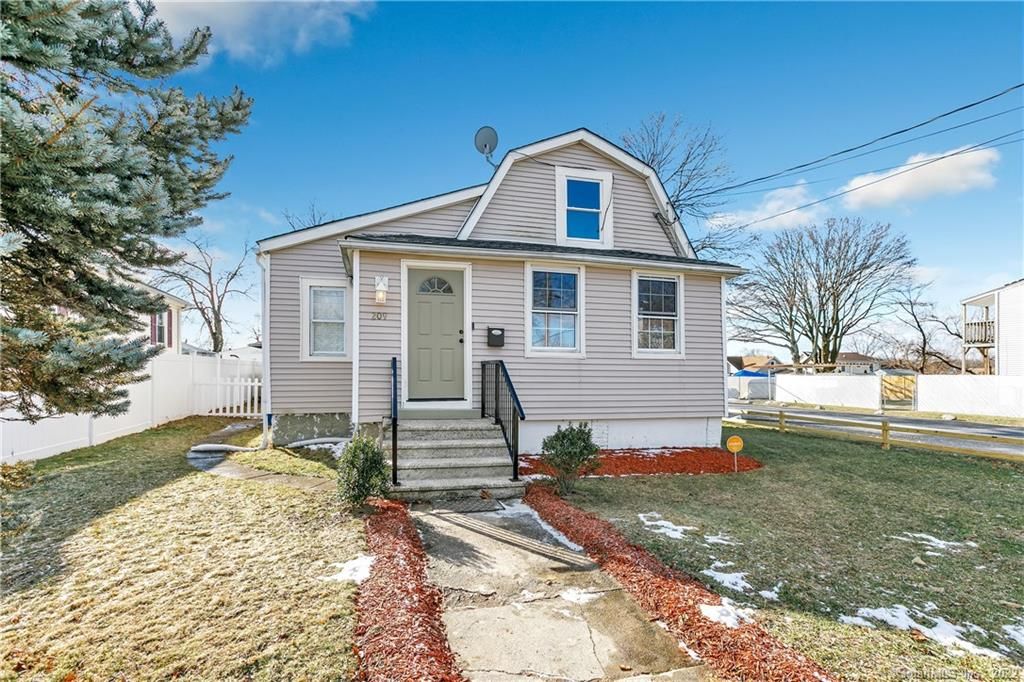 209 Trumbull Ave, Bridgeport, CT 06606