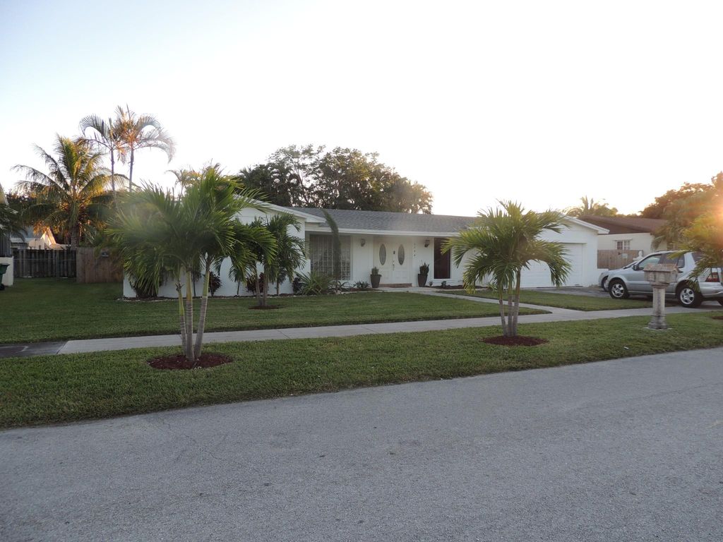 8234 SW 197th Ter, Miami, FL 33189