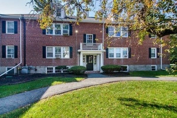 76 Boylston St #5, Chestnut Hill, MA 02467