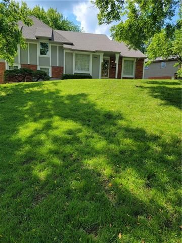 12101 Summit St, Kansas City, MO 64145