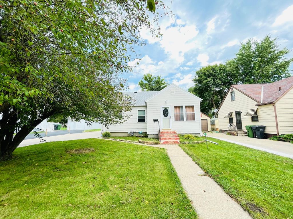 303 10th Ave, Worthington, MN 56187