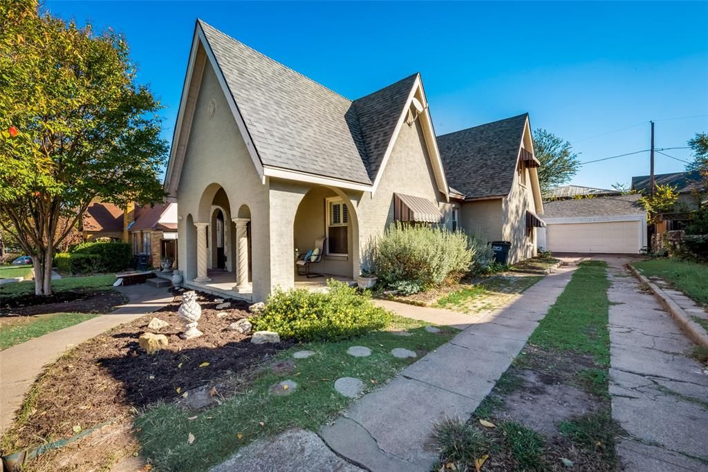 2563 S University Dr, Fort Worth, TX 76109