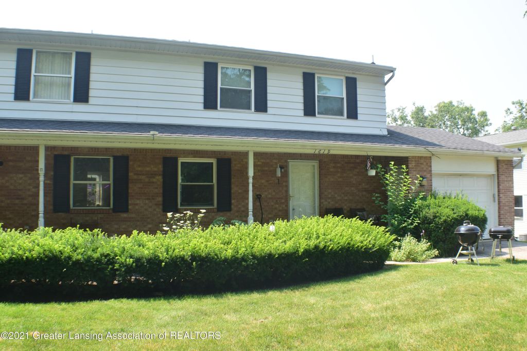 1617 N Hagadorn Rd, East Lansing, MI 48823