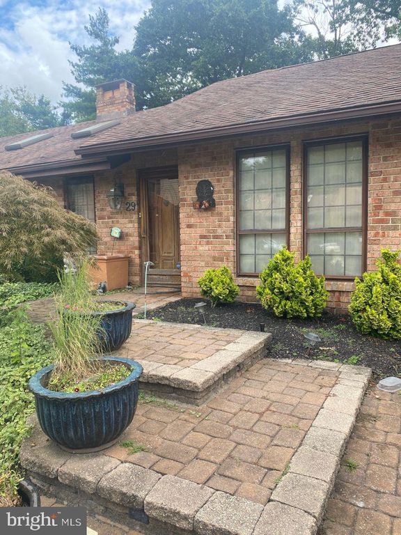 29 Lafayette Ln, Cherry Hill, NJ 08003