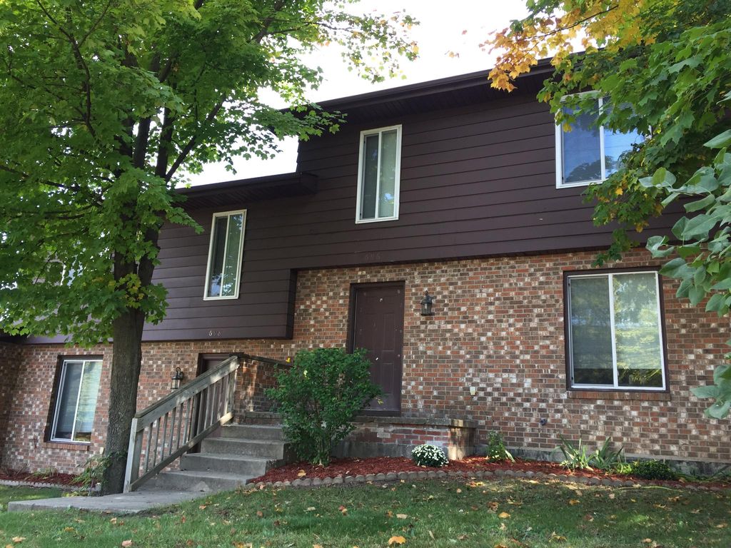 696 N Hagadorn Rd, East Lansing, MI 48823