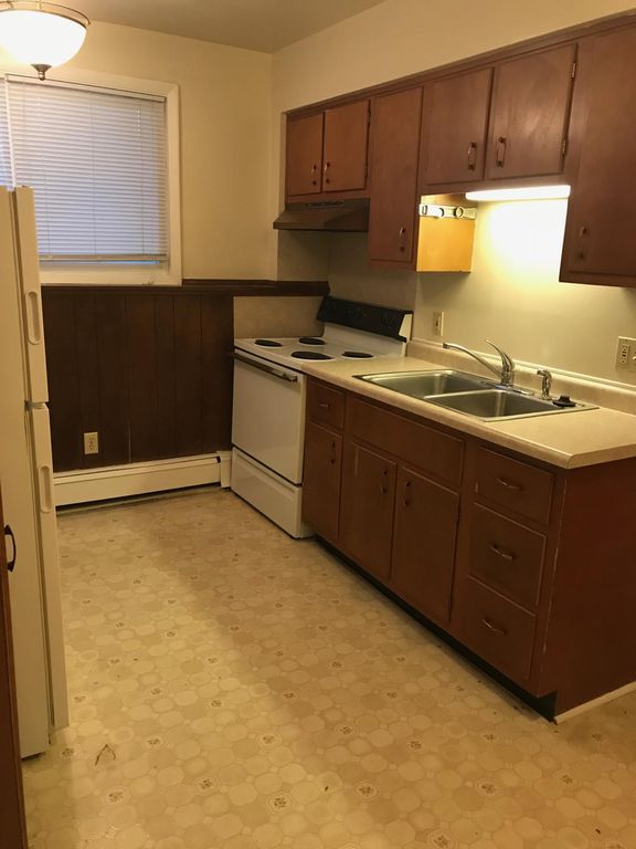2705 Hampden Dr #3, Lansing, MI 48911