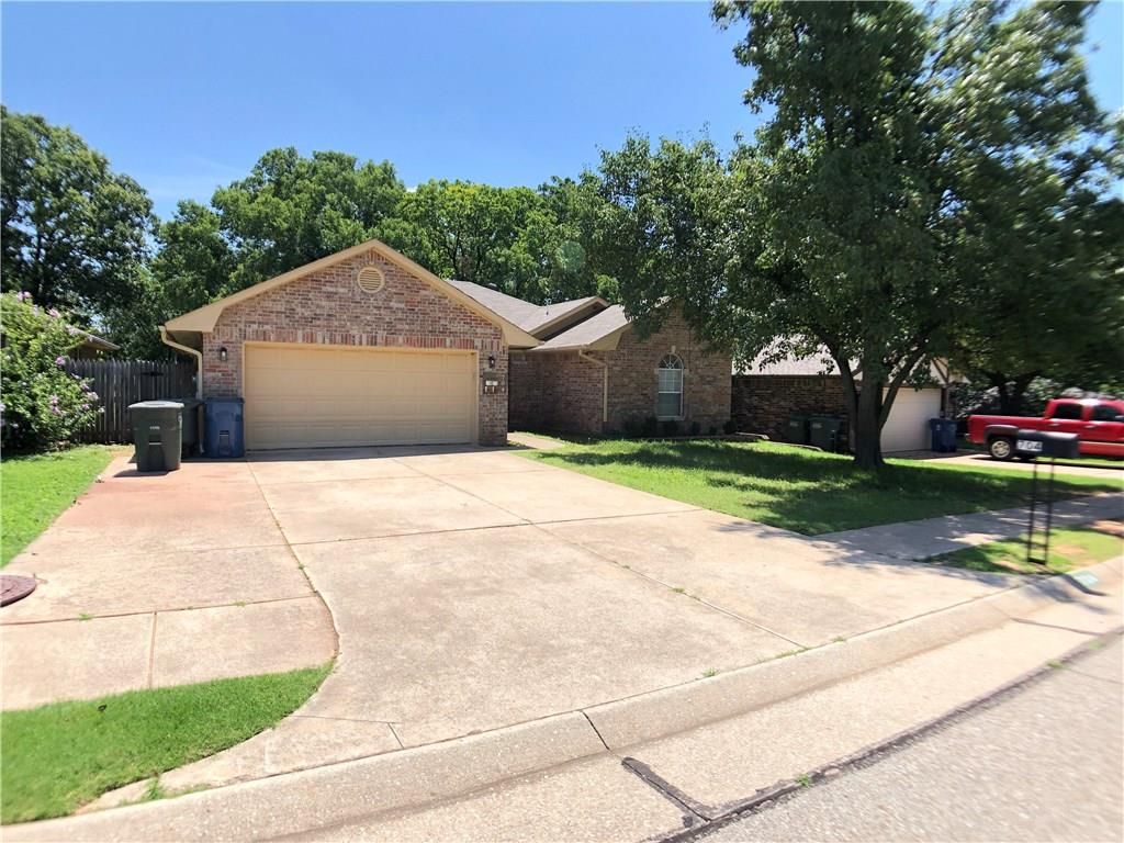 704 Rimrock Rd, Edmond, OK 3 Bed, 2 Bath SingleFamily