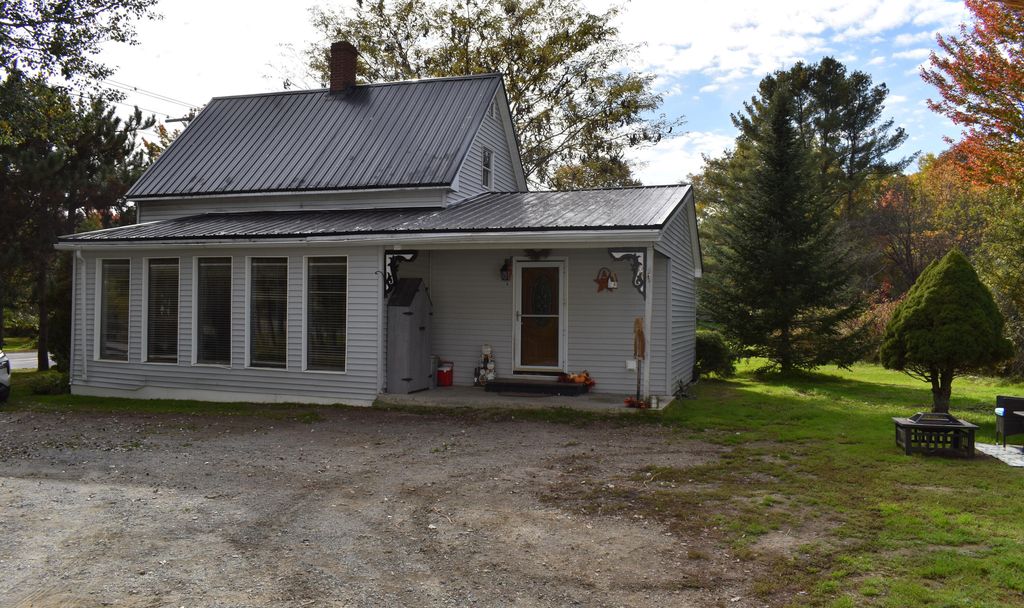 107 Canaan Rd, Hartland, ME 04943