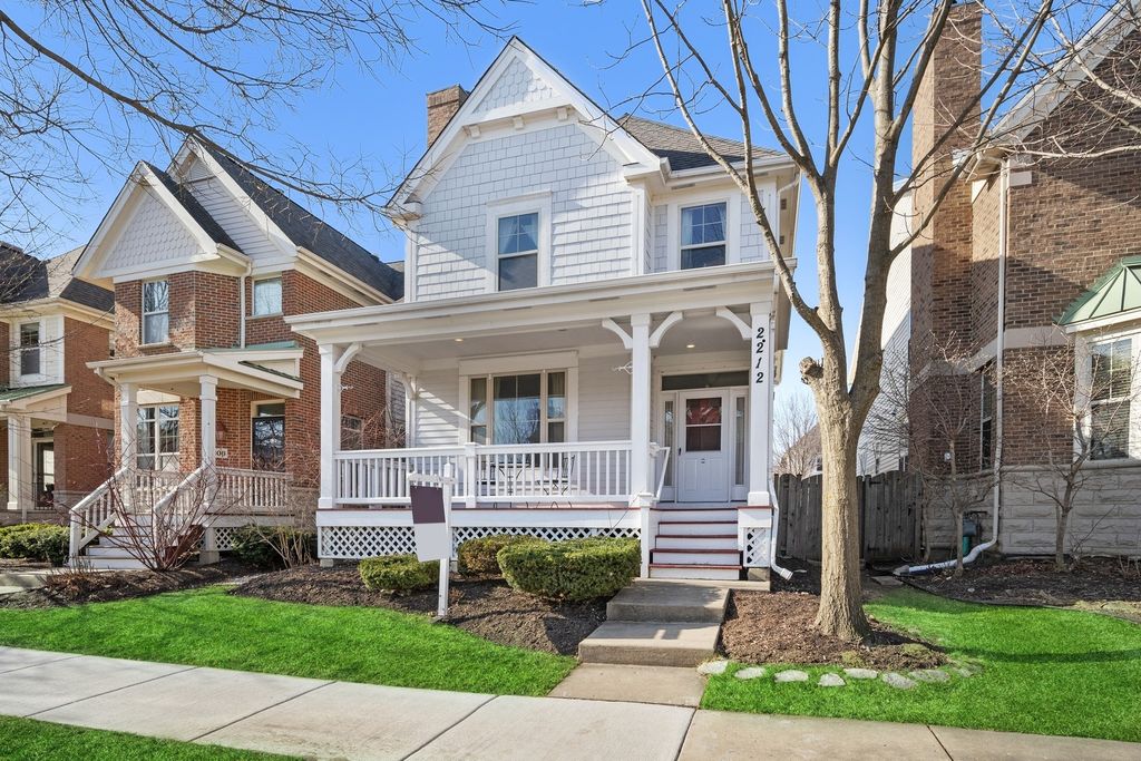 2212 Goldenrod Ln, Glenview, IL 60026