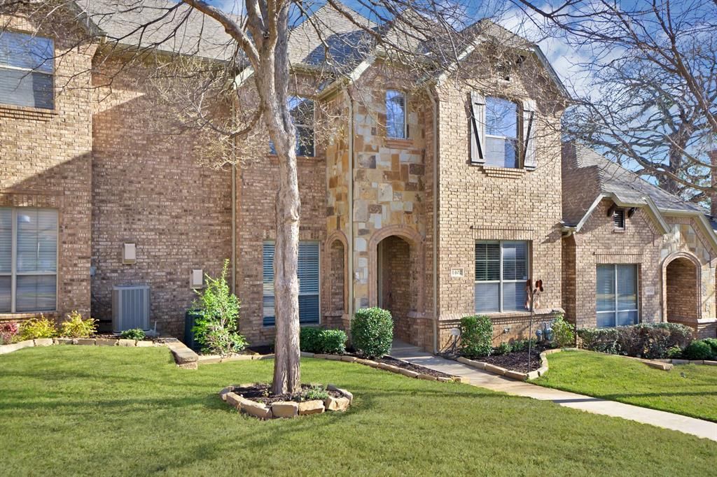 1402 Hampton Rd, Grapevine, TX 76051