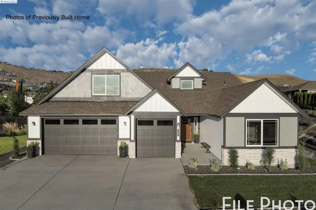 5602 W Ruby St, Pasco, WA 99301