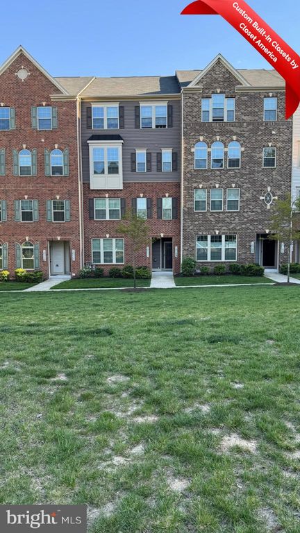10111 Dorsey Ln #18, Lanham, MD 20706