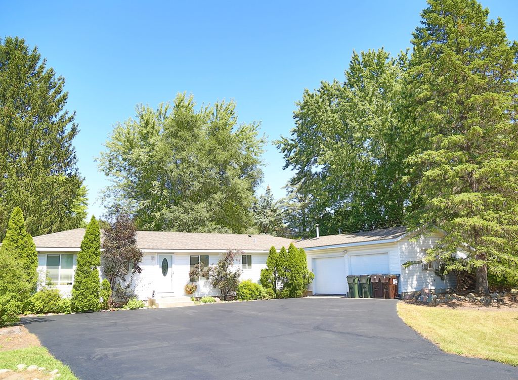 3500 Biscayne Rd, McHenry, IL 60050