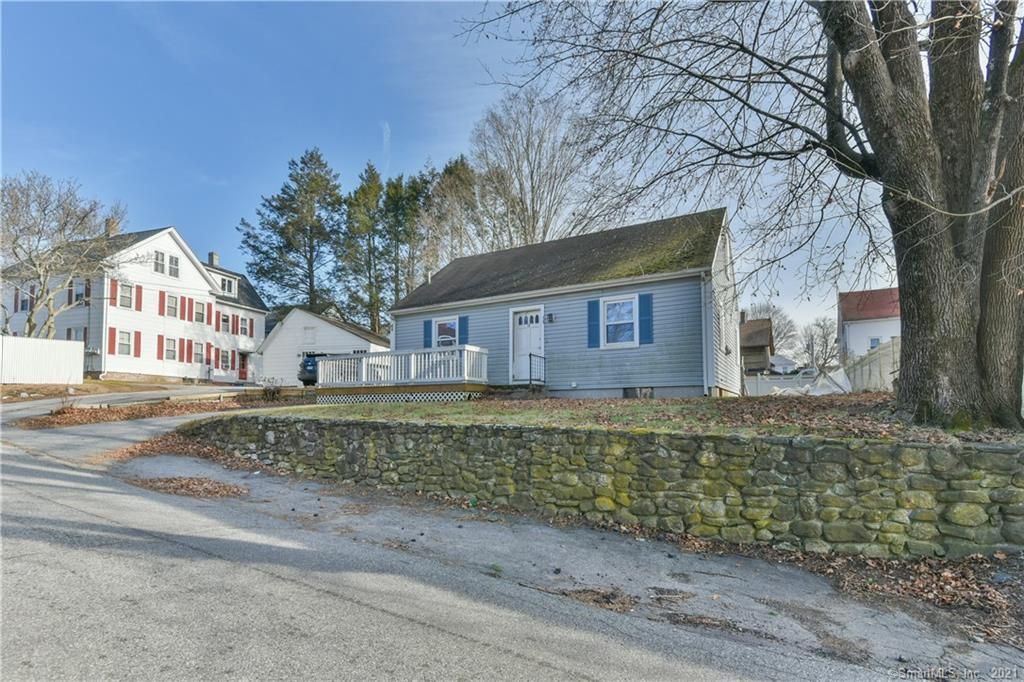 15 Lamothe St, Putnam, CT 06260