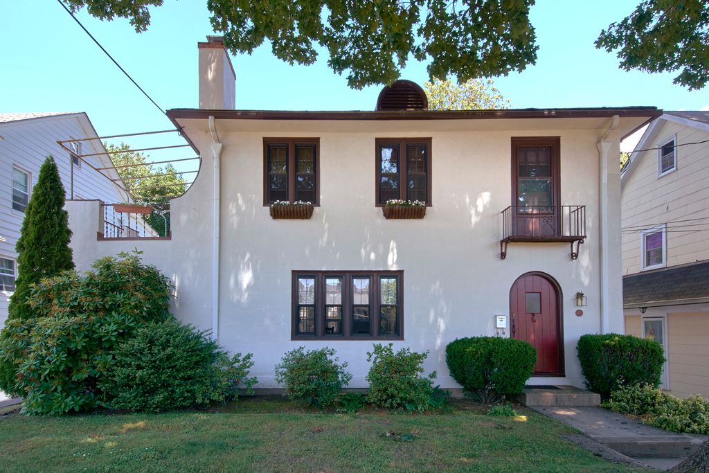 92 Hobart Ave, Port Chester, NY 3 Bed, 2 Bath SingleFamily Home 17