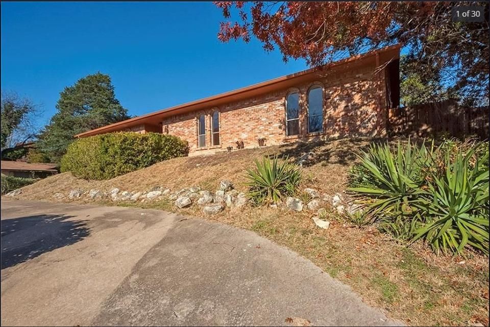 425 Lakewood Dr, Desoto, TX 75115