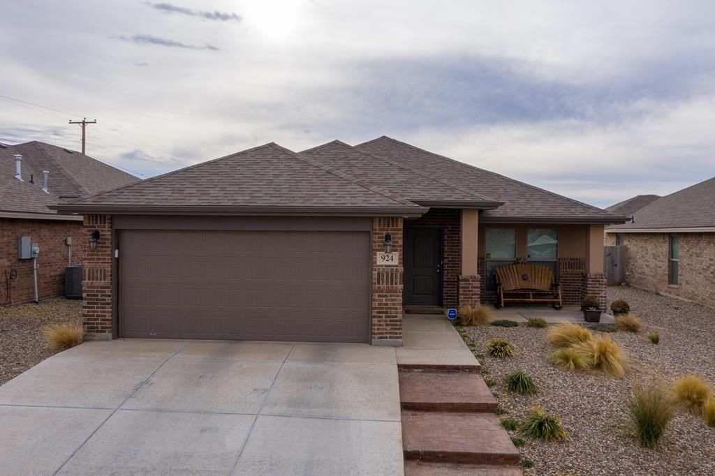 924 E 90th St, Odessa, TX 79765