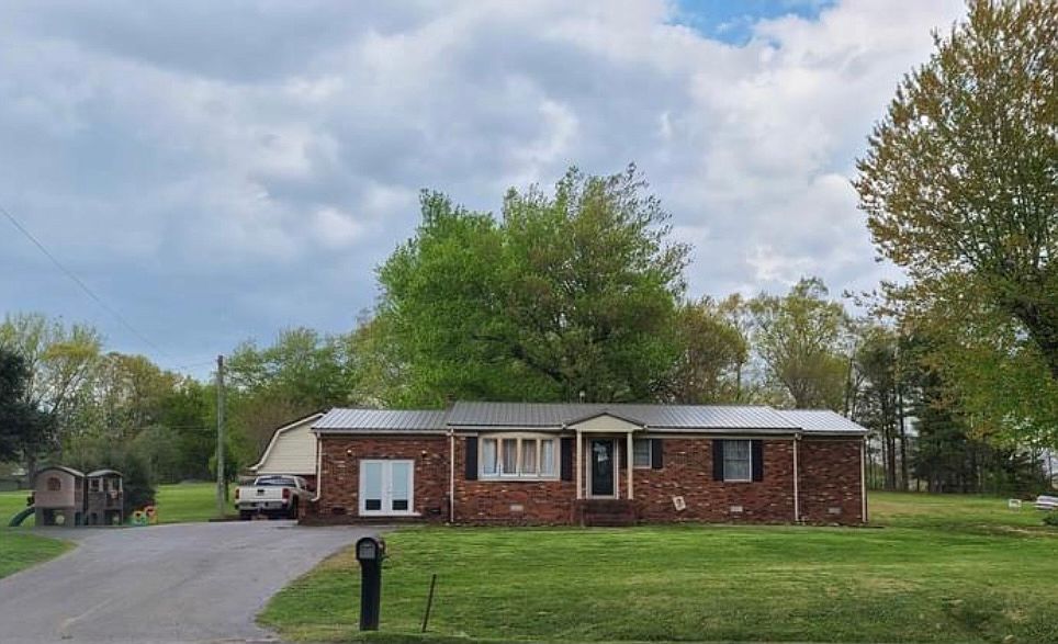 3537 Merle Travis Hwy, Beechmont, KY 42323