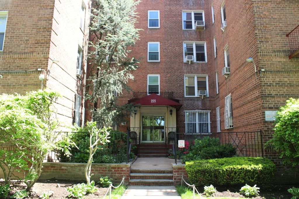 221 McDonald Ave 4D, Brooklyn, NY 11218 2 Bed, 1 Bath Coop 9