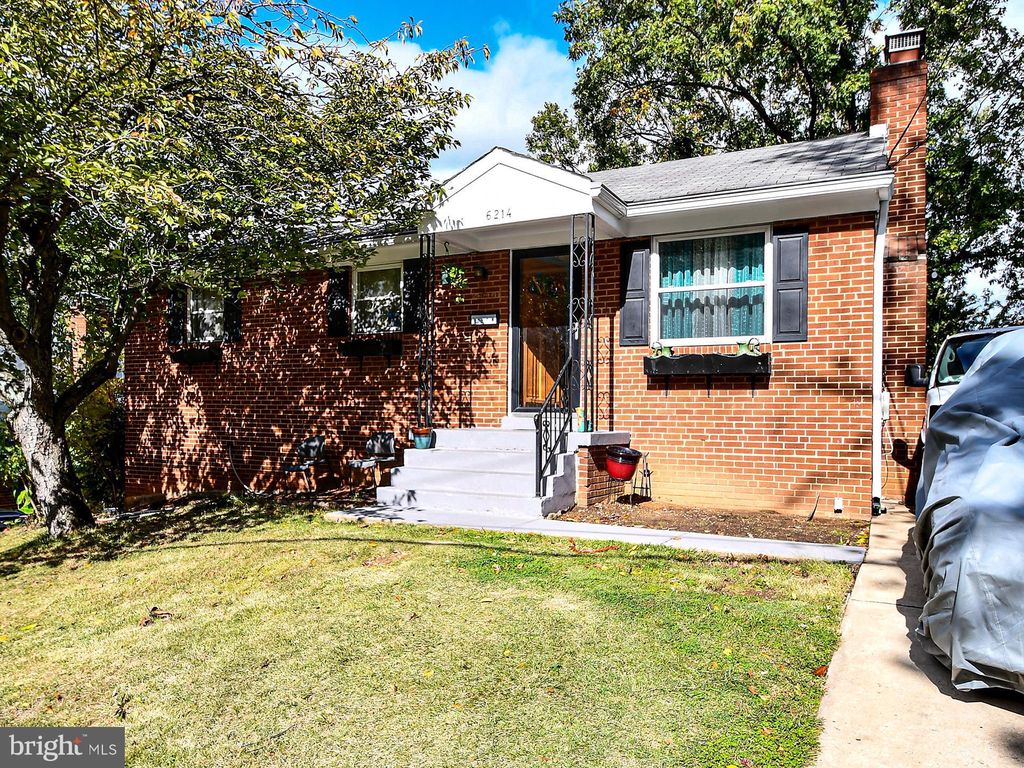 6214 Ruatan St, College Park, MD 20740