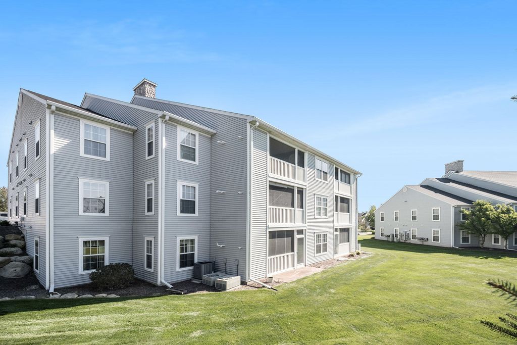 804 W Barrington Cir, Jackson, MI 49203