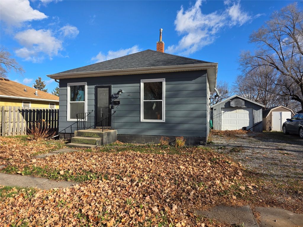 205 S Conrey St, Knoxville, IA 50138 | MLS# 731135 | Trulia, image size:1024x768