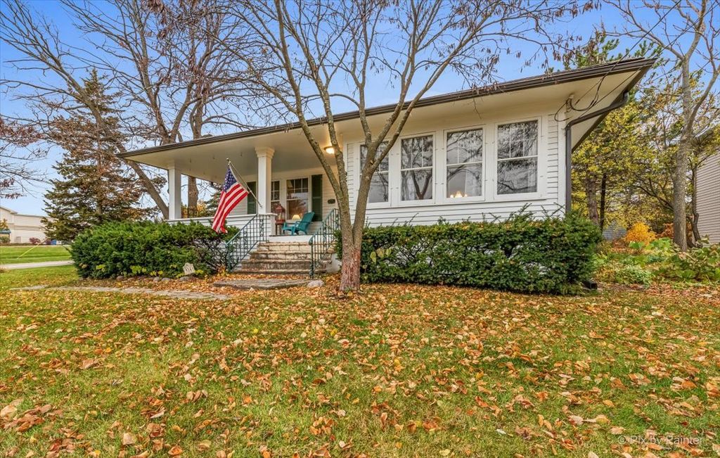 934 N Main St, Glen Ellyn, IL 60137