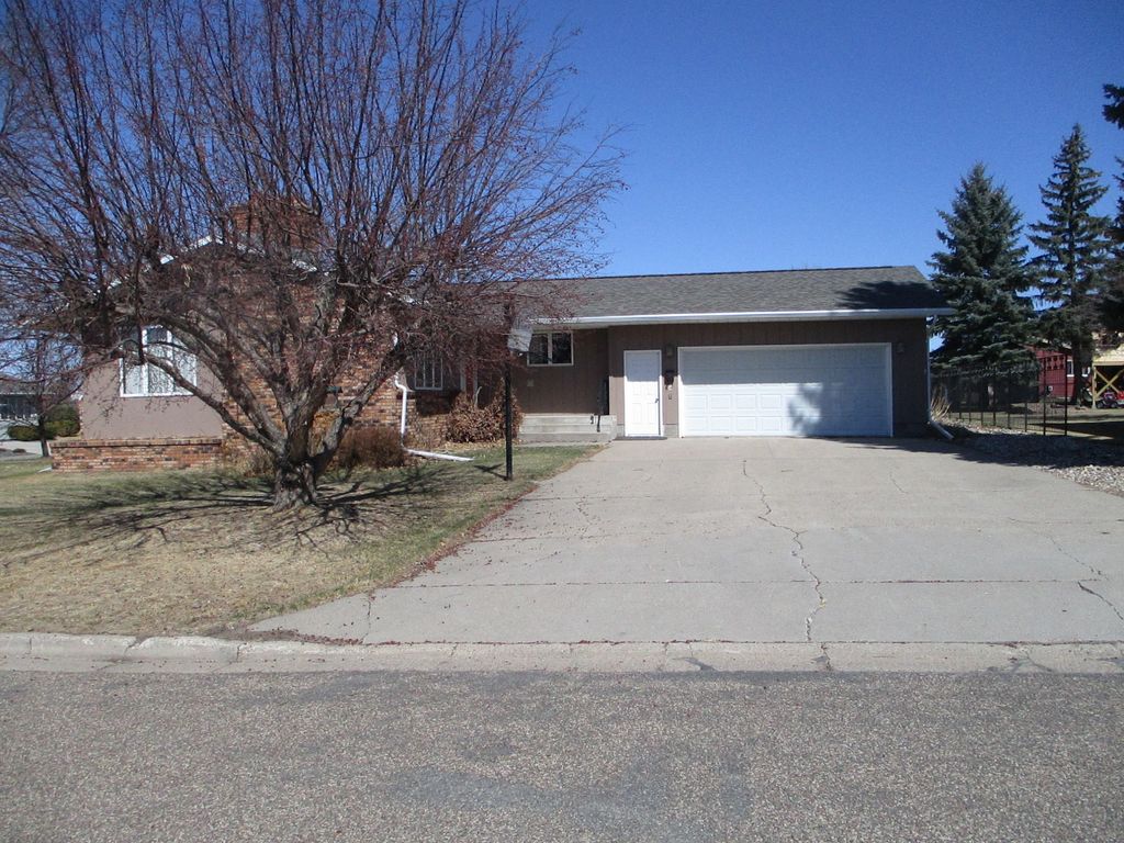 220 Coulee Dr, Washburn, ND 58577