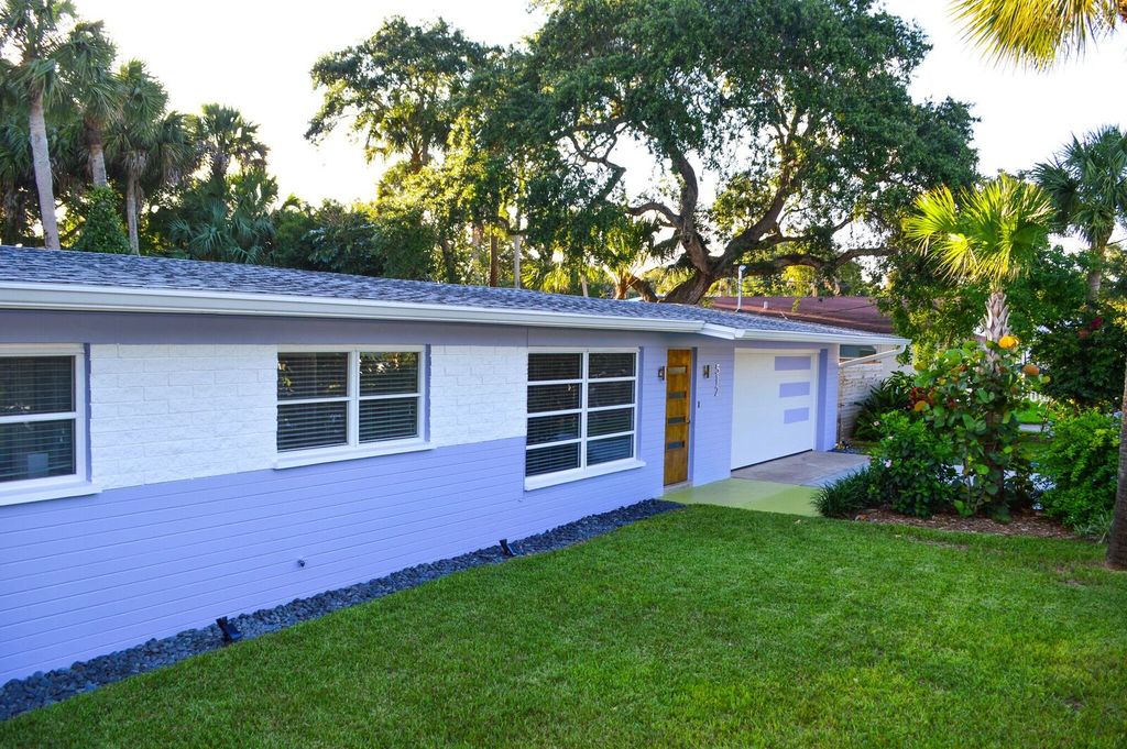512 S  Pine St, New Smyrna Beach, FL 32169