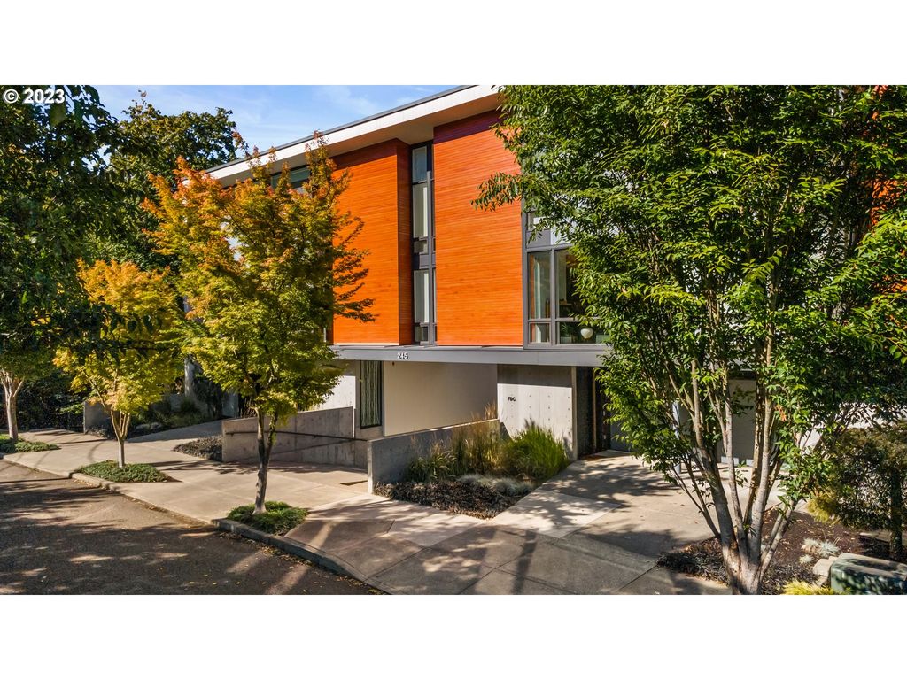 245 SW Meade St #M1, Portland, OR 97201
