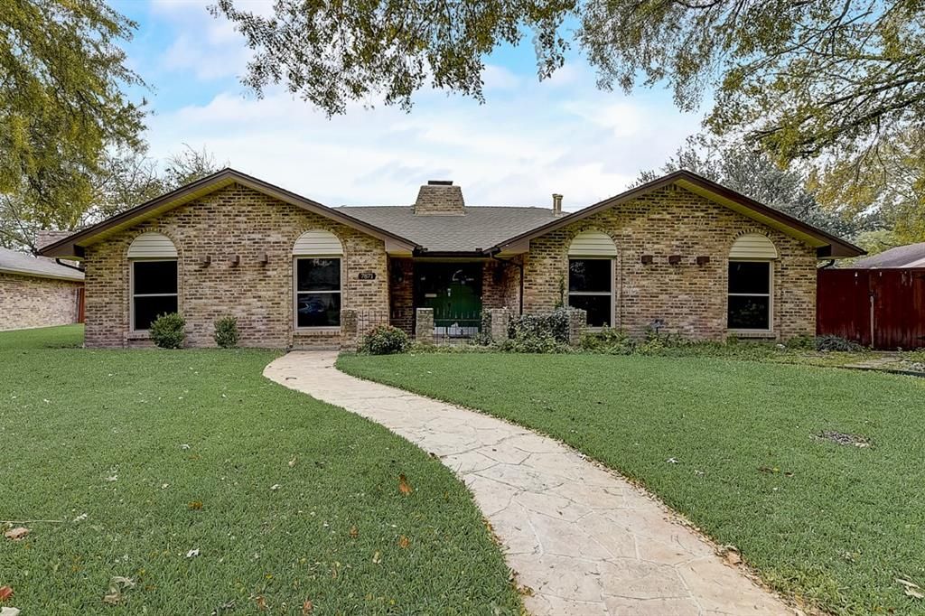 7871 La Sobrina Dr, Dallas, TX 75248