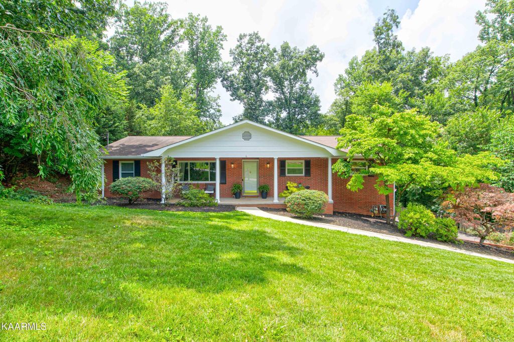 229 Norfolk Dr, Knoxville, TN 37922